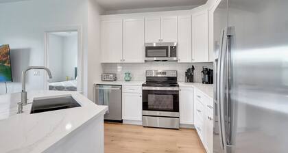 Bonita Beach Bungalow! BRAND NEW BUILD! Cozy, Private & Close to beach!