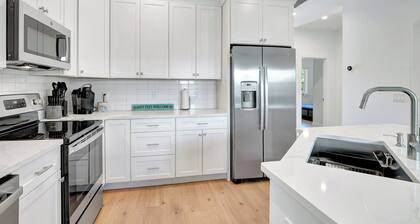 Bonita Beach Bungalow! BRAND NEW BUILD! Cozy, Private & Close to beach!