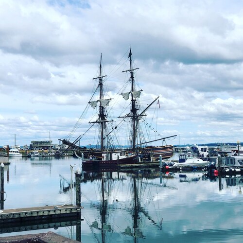 Steps to Beach! New 3BR Home - AC- Hot Tub - EV Charger - Fire Pit