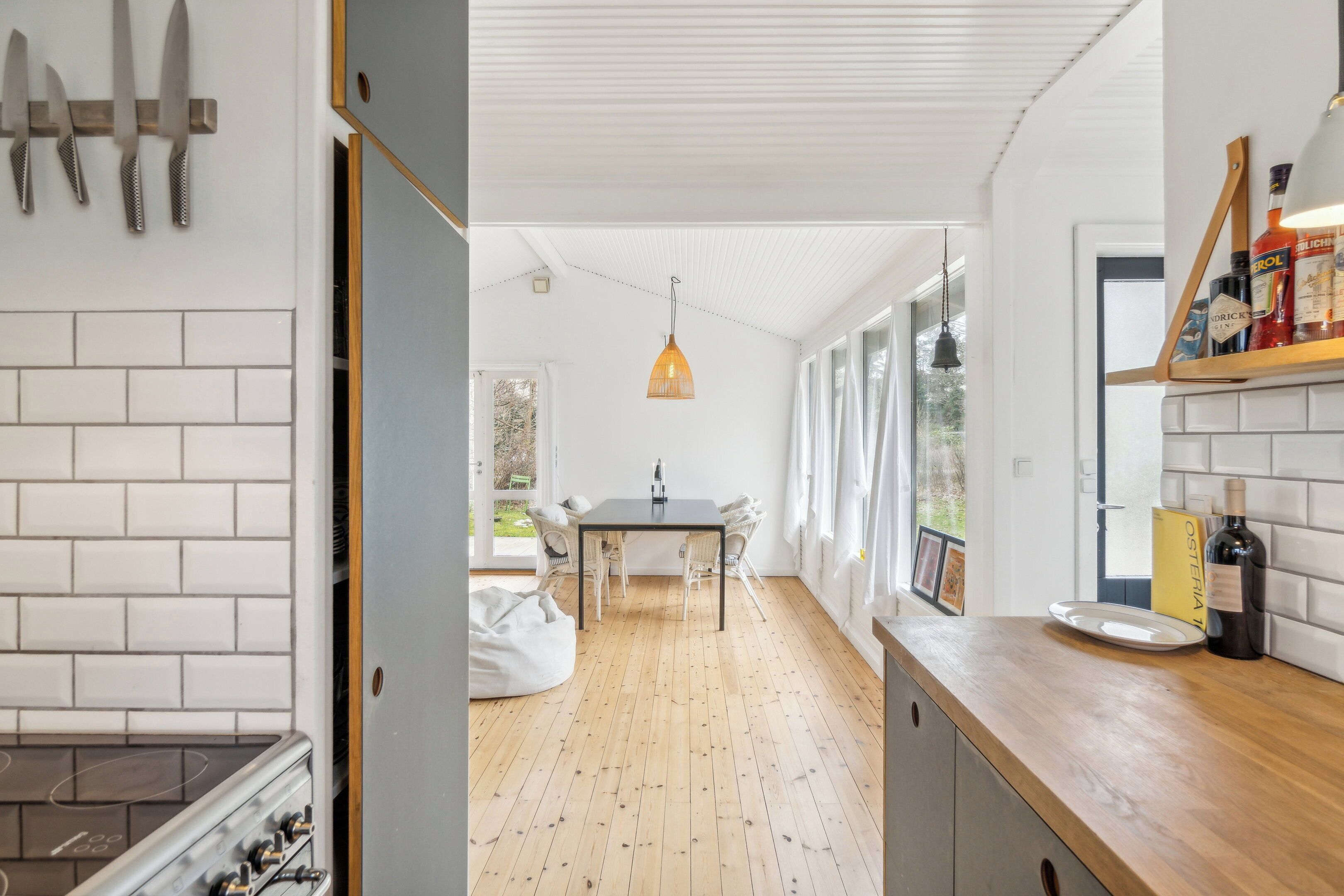 Fridge, oven, stovetop, electric kettle