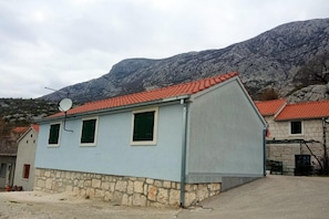 House, Smoking | Exterior