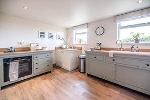 Fridge, oven, stovetop, toaster