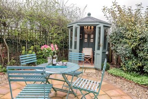 Outdoor dining - Lantern Cottage, Debenham (Debenham)