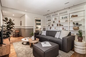 TV - Trecase - 3 bedrooms in Recoletos (Madrid)