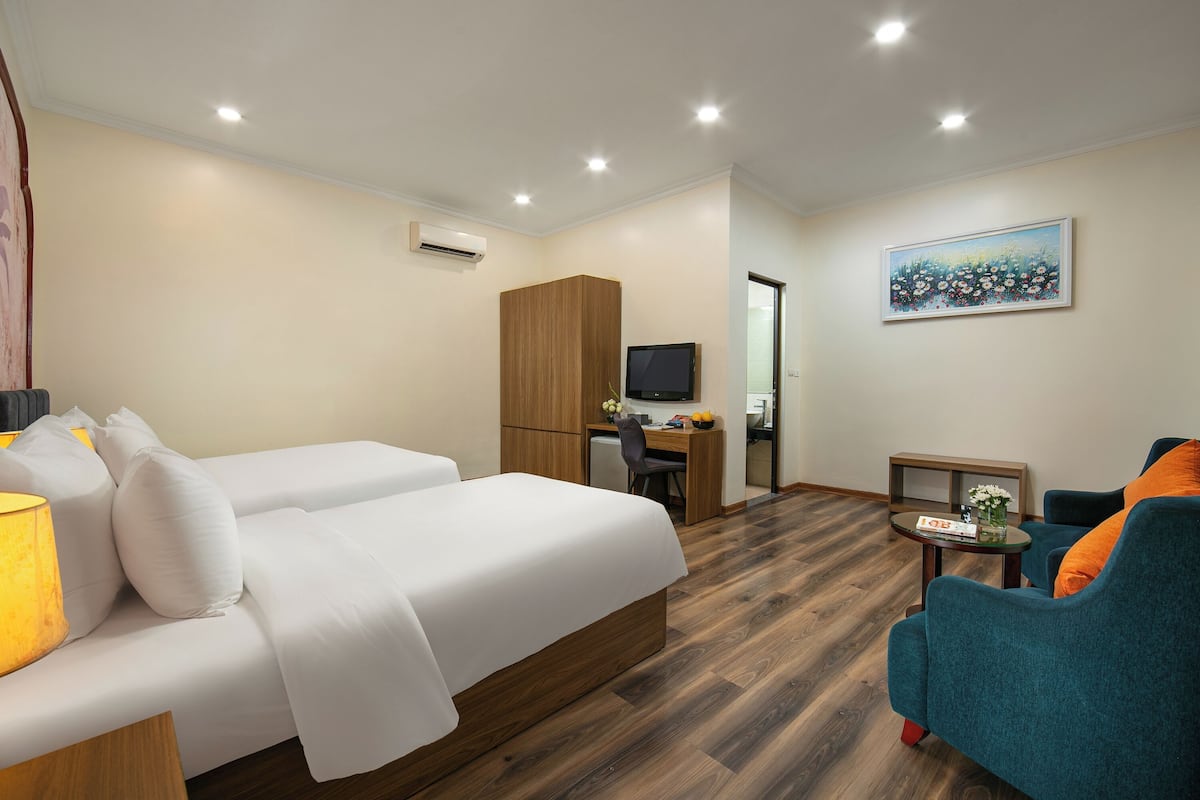 Habitación triple superior | Sábanas de algodón egipcio, ropa de cama de alta calidad y minibar