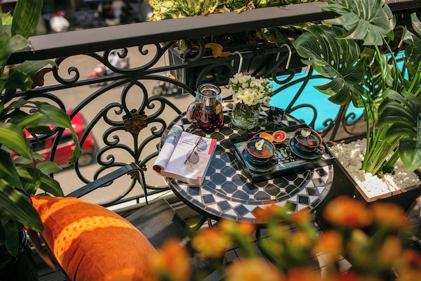 Habitación junior doble, 1 cama de matrimonio, vistas a la ciudad | Terraza o patio