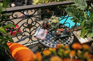 Quarto casal júnior, 1 cama Queen, vista para a cidade | Terraço/pátio