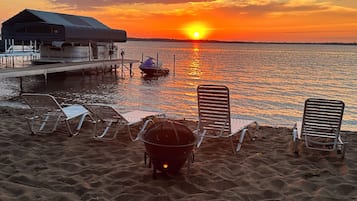 Sun loungers, beach towels
