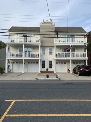 Exterior - 2 Blocks to World Famous Wild Wood Boardwalk , View Fireworks from the top deck (Wildwood)
