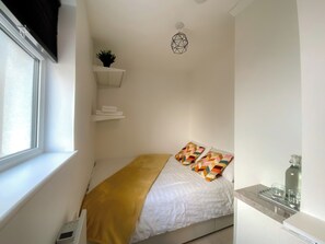 2 bedrooms, WiFi, bed sheets