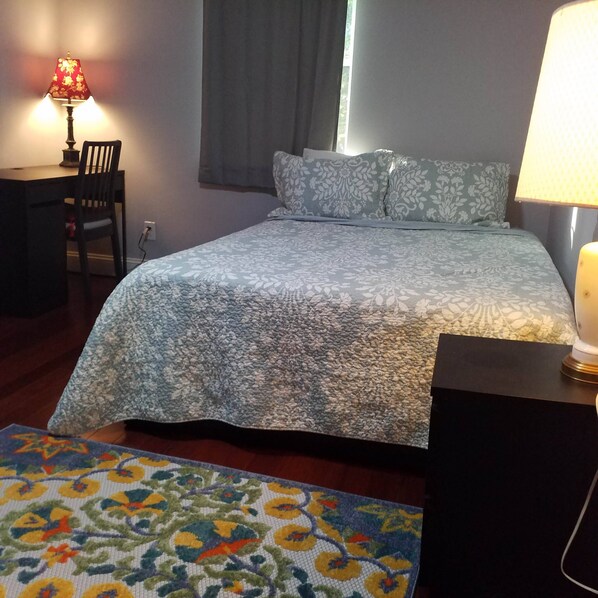 Economy Room, 1 Queen Bed, Non Smoking, Kitchen | 1 bedroom, individually decorated, individually furnished, desk - 2211 N 52nd St (Philadelphia)
