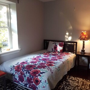 Basic Room, 1 Double Bed, Non Smoking, Kitchen | 1 bedroom, individually decorated, individually furnished, desk - 2211 N 52nd St (Philadelphia)