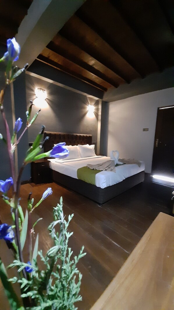 Superior Double Room, 1 King Bed, Non Smoking, No Windows