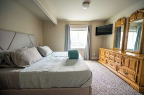 4 habitaciones, tabla de planchar con plancha y cuna de viaje 