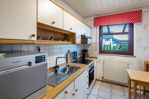 KylskÄp, mikrovÄgsugn, ugn och spishÀll