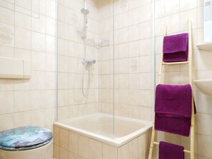 Dusche, Haartrockner, Handtücher