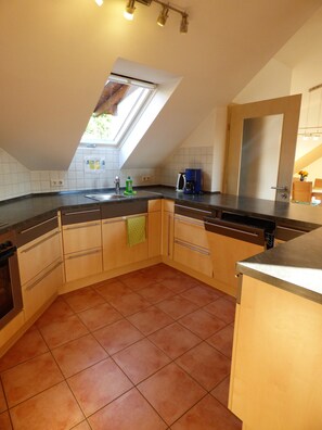 Refrigerador, horno, placa de cocina, lavavajillas