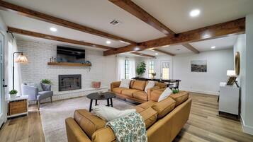 TV, fireplace