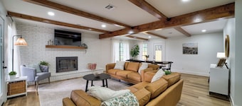 Spacious 4BR | 2 King Suites, River, Lakes