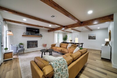Spacious 4BR | 2 King Suites, River, Lakes