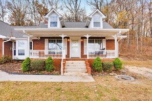 Exterior - Red Clay Farmhouse Countryside Retreat (Cleveland)