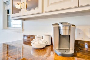 Interior - Red Clay Farmhouse Countryside Retreat (Cleveland)