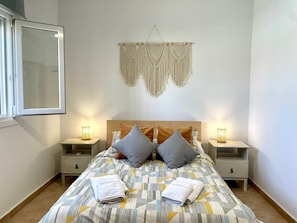2 chambres, fer et planche à repasser, Wi-Fi, draps fournis