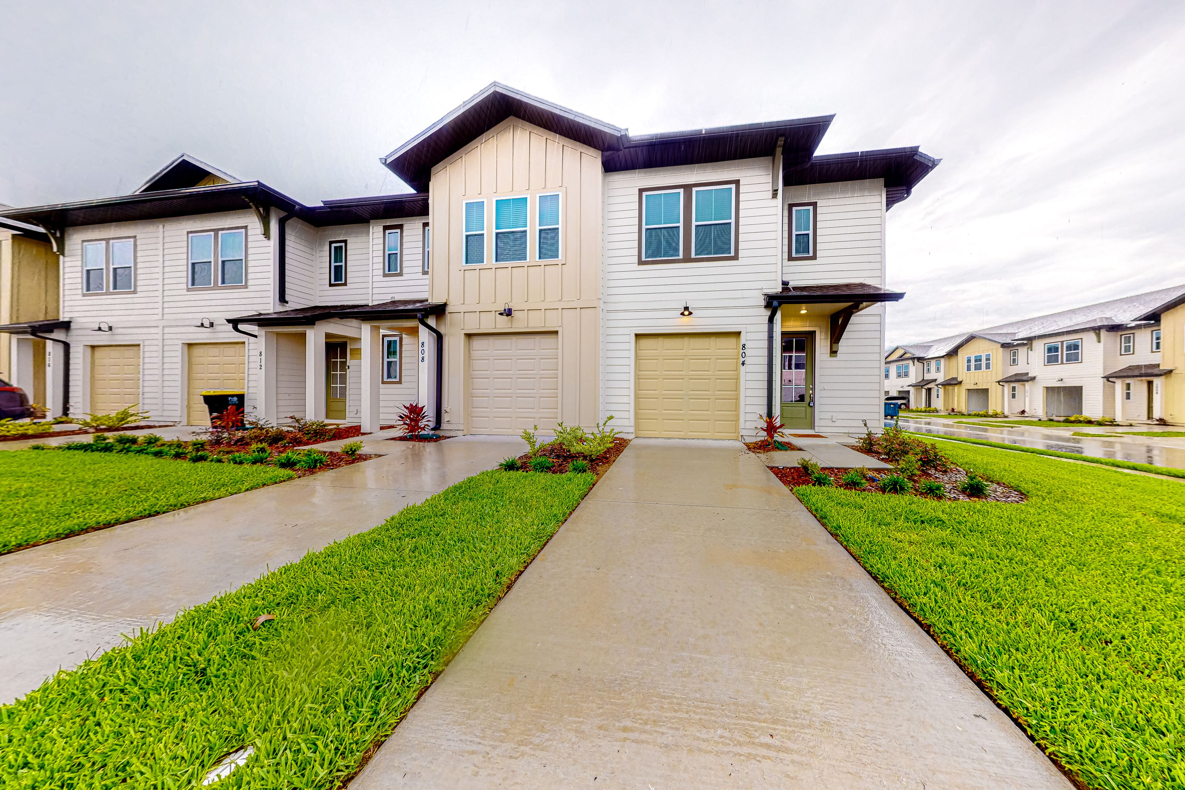 Davenport's Hidden Gem | Townhouse in Davenport near Disney with pool & W/D