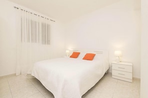 2 bedrooms, WiFi, bed sheets