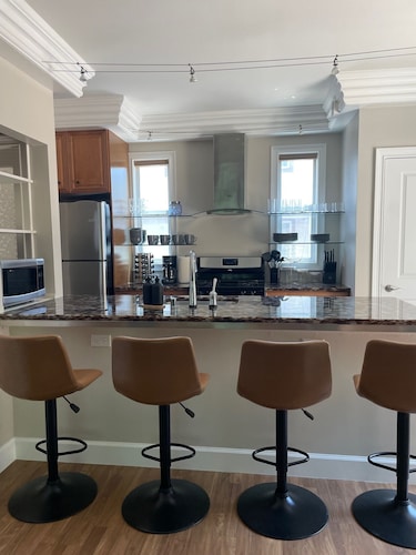 3 bedroom LOVE VILLA Midtown, Romantic Getaway or Famil Retreat