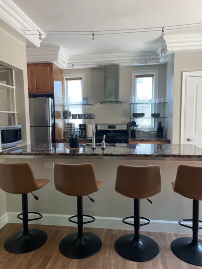 3 bedroom LOVE VILLA Midtown, Romantic Getaway or Famil Retreat