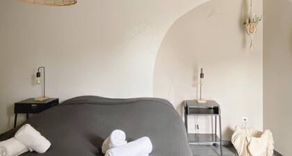 Beautiful Villa With Swimming Pool in Zonhoven