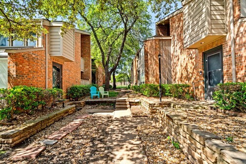 Cozy Rustic Condo w/ Pool + Patio + Mailbox