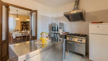 Réfrigérateur, micro-ondes, four, lave-vaisselle