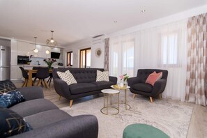 Apartment | 3 bedrooms - Apartments Tom - Panoramic sea View (Trogir)