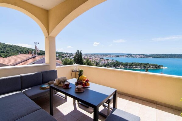 Apartment | 3 bedrooms - Apartments Tom - Panoramic sea View (Trogir)