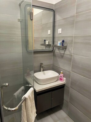 Dusche, Handtücher, Seife, Shampoo