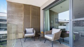 Apartemen Keluarga, beberapa kamar, tepi danau (Lake Side Luxury-Steps To The Lake) | Teras/patio