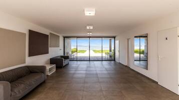 Family Apartment, Multiple Bedrooms, Lakeside (Lake Side Luxury-Steps To The Lake) | Interior