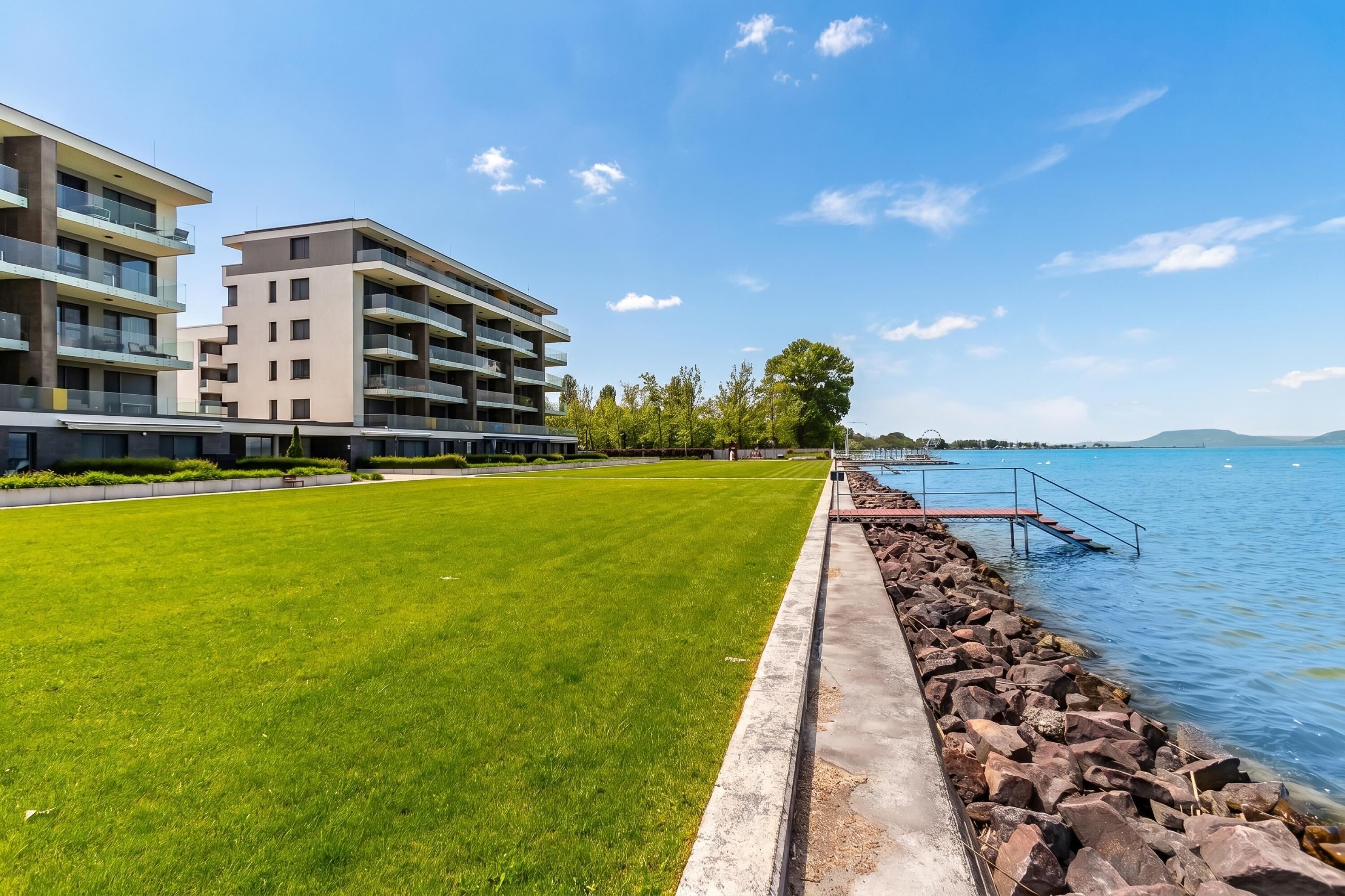 Appartamento familiare, camere multiple, lato lago (Lake Side Luxury-Steps To The Lake) | Esterni