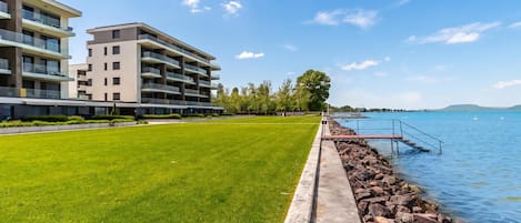 Family Apartment, Multiple Bedrooms, Lakeside (Lake Side Luxury-Steps To The Lake) | Exterior