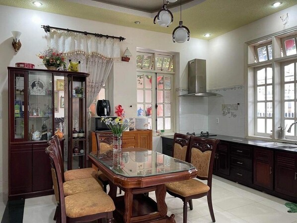 Dining - nhà ngh đà lt giá r, rng Rãi, sch s Thoáng Mát, đy đ tin Nghi (Thành phố Đà Lạt)