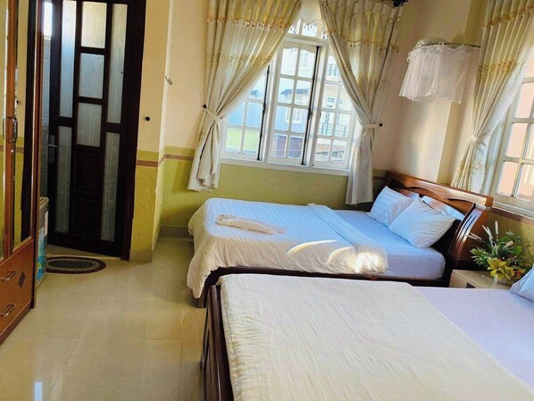 5 bedrooms, iron/ironing board, WiFi