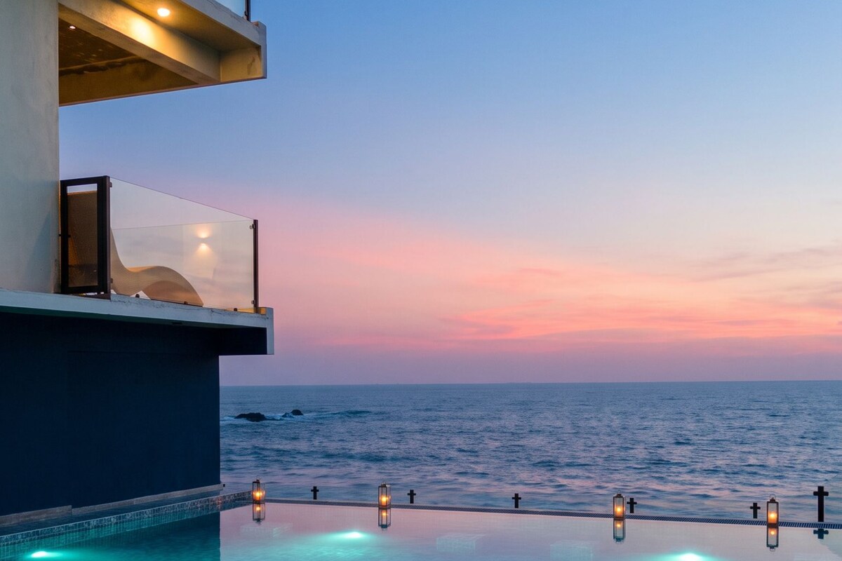 Indoor/outdoor pool