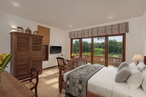 Executive Double Room, 1 King Bed, Balcony, City View | Frette Italian sheets, premium bedding, memory foam beds, minibar - Taavetti (Galle)