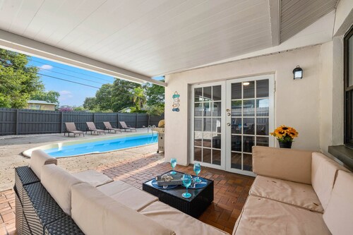 Updated Home! Private HEATED Pool, Fenced Backyard, Pets Allowed, Gas Grill ~ Luna's Paradise