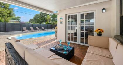 Updated Home! Private HEATED Pool, Fenced Backyard, Pets Allowed, Gas Grill ~ Luna's Paradise