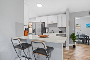 Unclassified image, 3 of 40, button