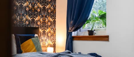 3 habitaciones, tabla de planchar con plancha y cuna de viaje