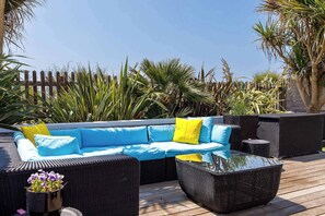Terrace/patio - Vibrant Seafront Home With Seasonal Pool (Chichester)